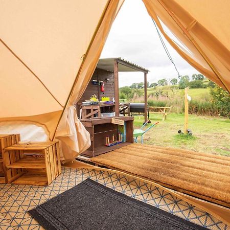 Roaches Retreat Family Glampsite, Rocky Reach Bell Tent With Outdoor Adventures And Campfire Nights Upper Hulme Extérieur photo