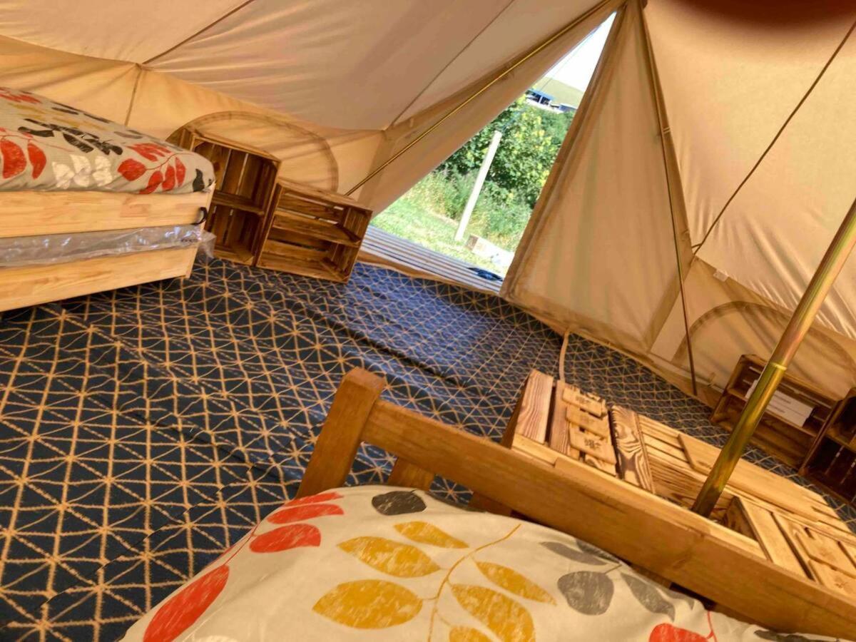 Roaches Retreat Family Glampsite, Rocky Reach Bell Tent With Outdoor Adventures And Campfire Nights Upper Hulme Extérieur photo