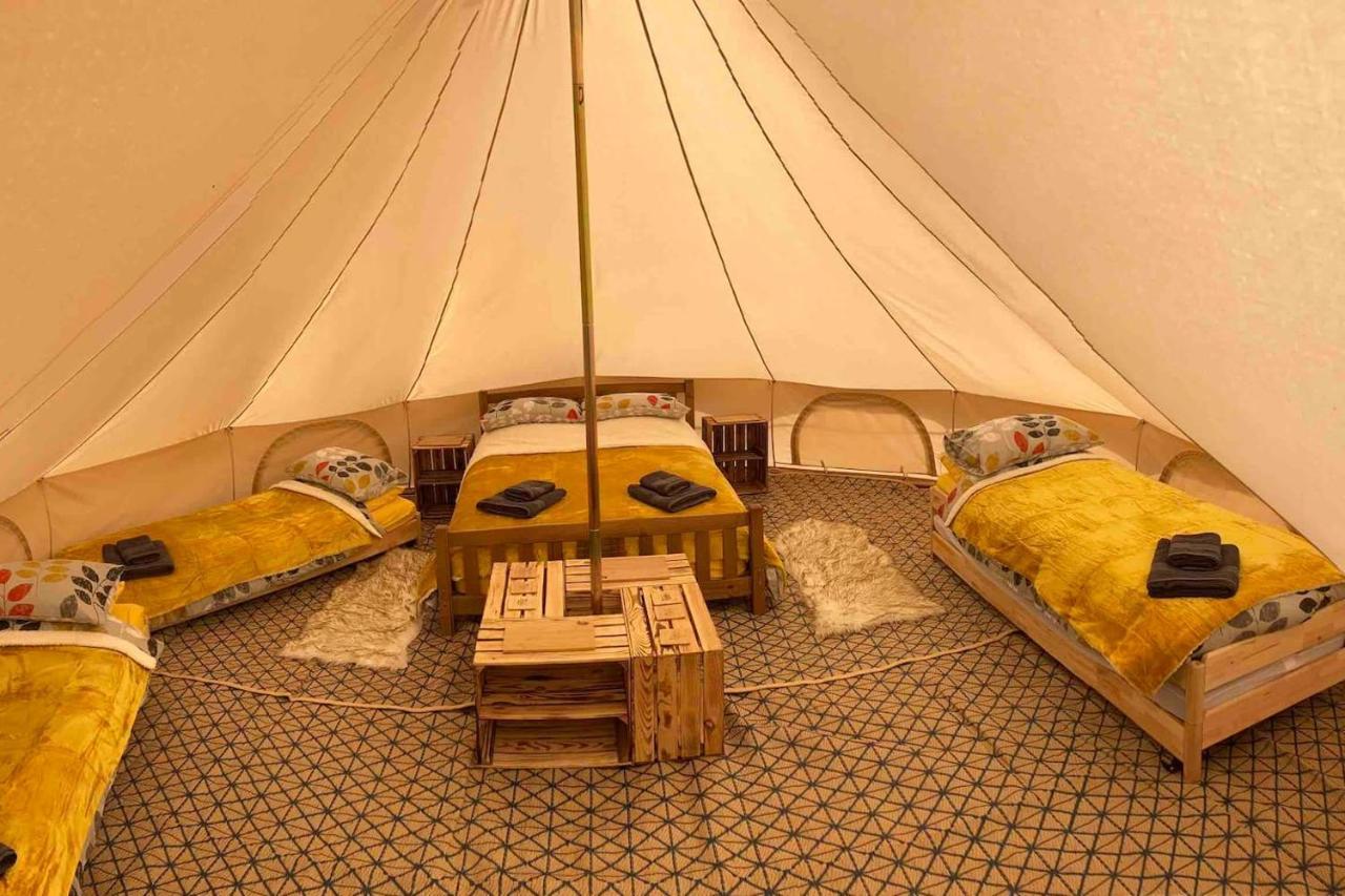 Roaches Retreat Family Glampsite, Rocky Reach Bell Tent With Outdoor Adventures And Campfire Nights Upper Hulme Extérieur photo