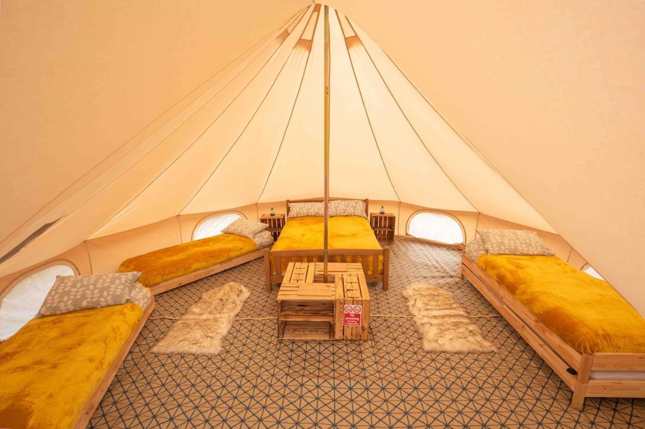 Roaches Retreat Family Glampsite, Rocky Reach Bell Tent With Outdoor Adventures And Campfire Nights Upper Hulme Extérieur photo