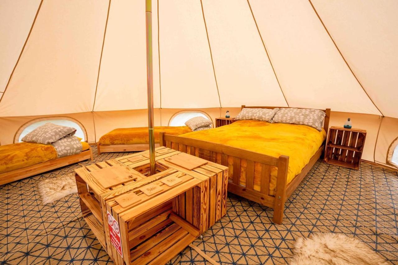 Roaches Retreat Family Glampsite, Rocky Reach Bell Tent With Outdoor Adventures And Campfire Nights Upper Hulme Extérieur photo