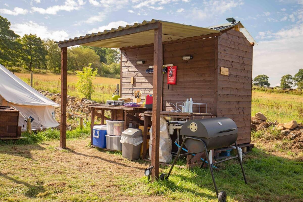 Roaches Retreat Family Glampsite, Rocky Reach Bell Tent With Outdoor Adventures And Campfire Nights Upper Hulme Extérieur photo