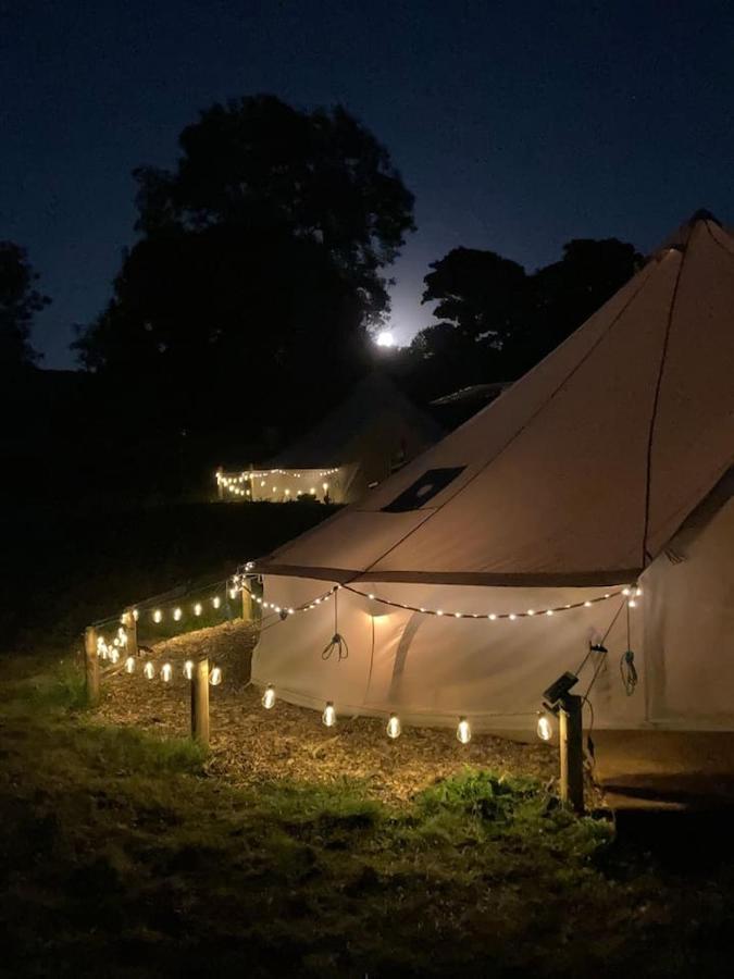 Roaches Retreat Family Glampsite, Rocky Reach Bell Tent With Outdoor Adventures And Campfire Nights Upper Hulme Extérieur photo