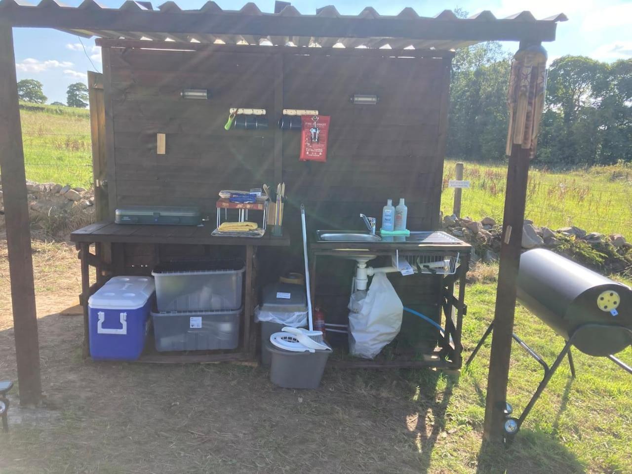 Roaches Retreat Family Glampsite, Rocky Reach Bell Tent With Outdoor Adventures And Campfire Nights Upper Hulme Extérieur photo